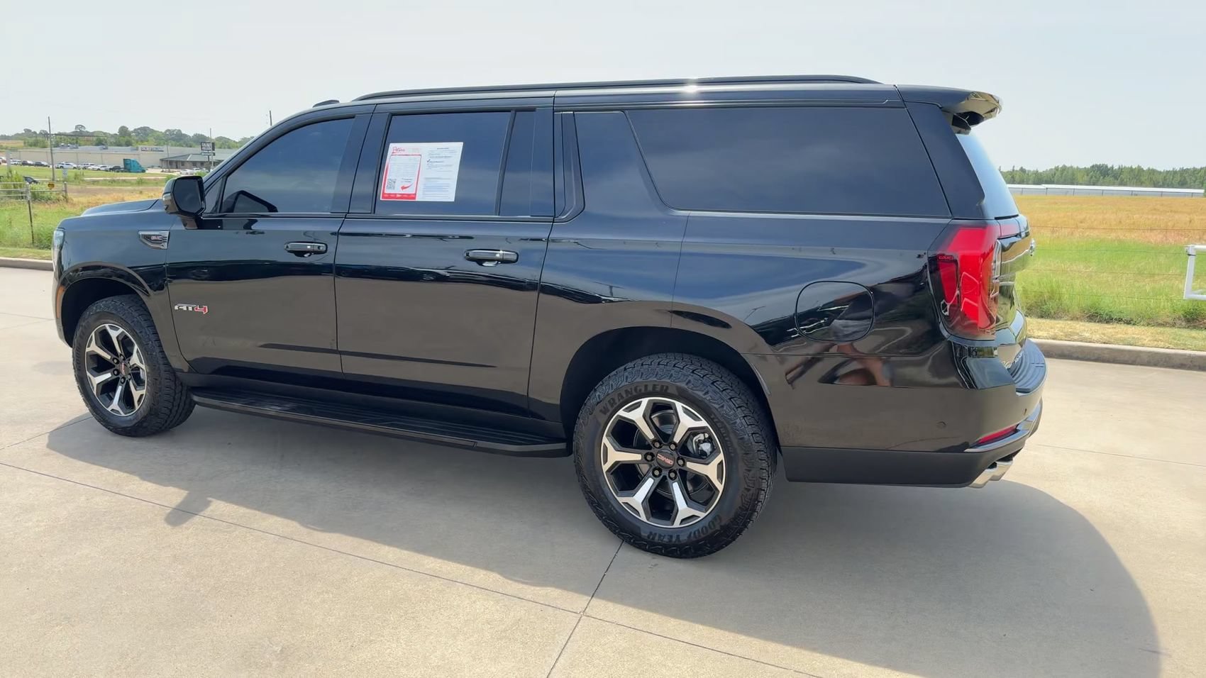 Used 2026 GMC Yukon XL AT4 AWD/4WD image 7
