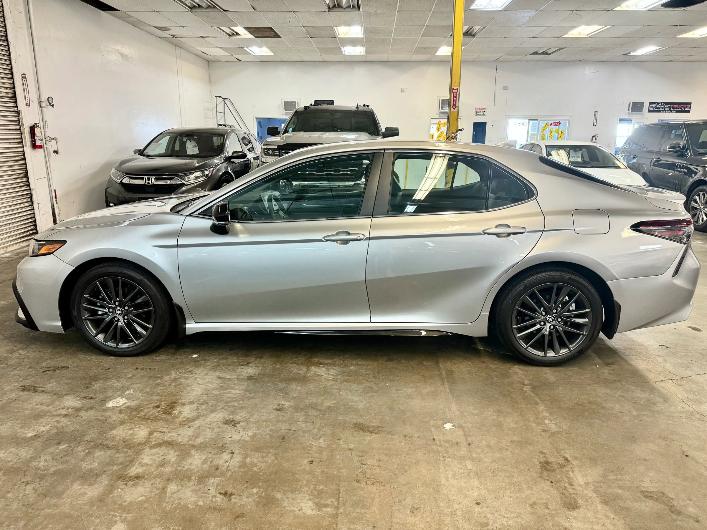 Used 2023 Toyota Camry SE image 8