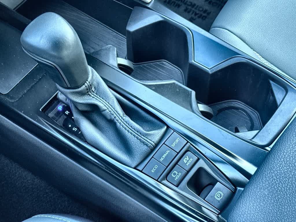 Used 2025 Toyota Camry SE FWD image 21