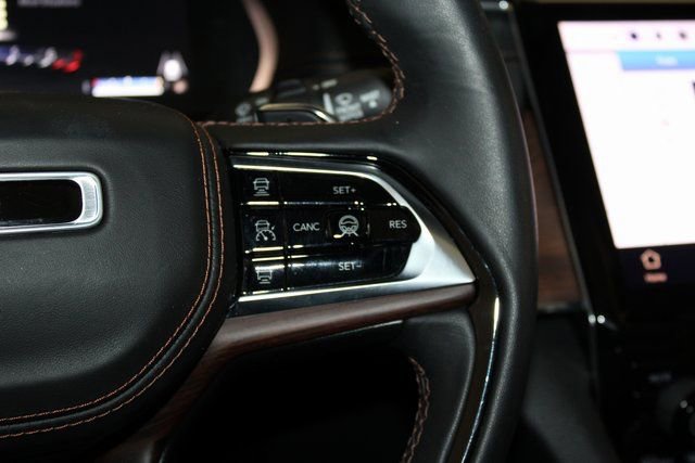 Used 2024 Jeep Grand Cherokee Summit image 28