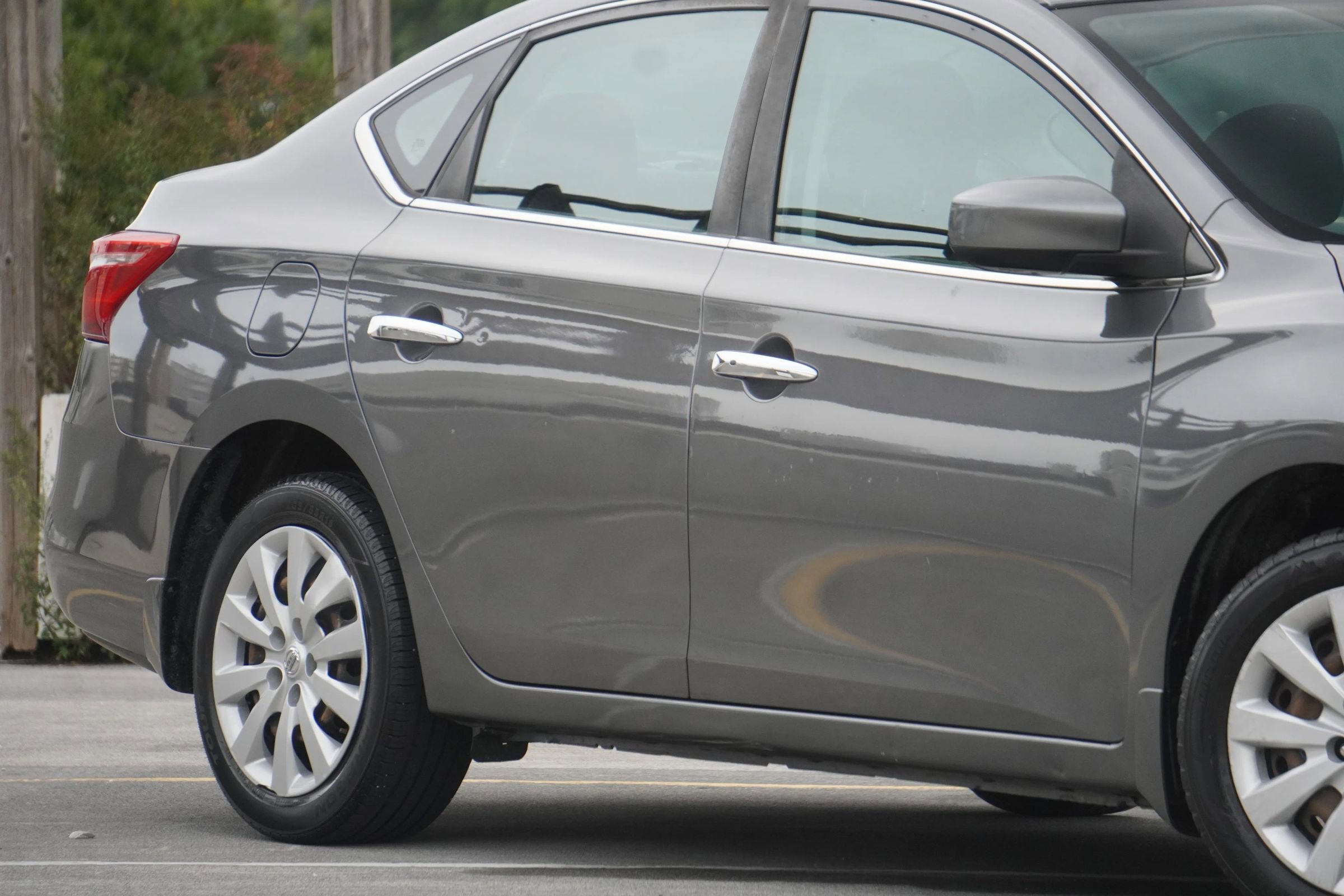 Used 2017 Nissan Sentra SV image 3