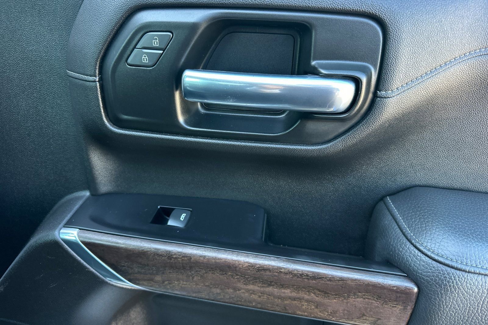 Used 2020 GMC Sierra 1500 Denali RWD image 21