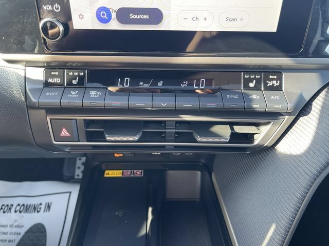 Certified 2025 Toyota Camry SE AWD/4WD image 19