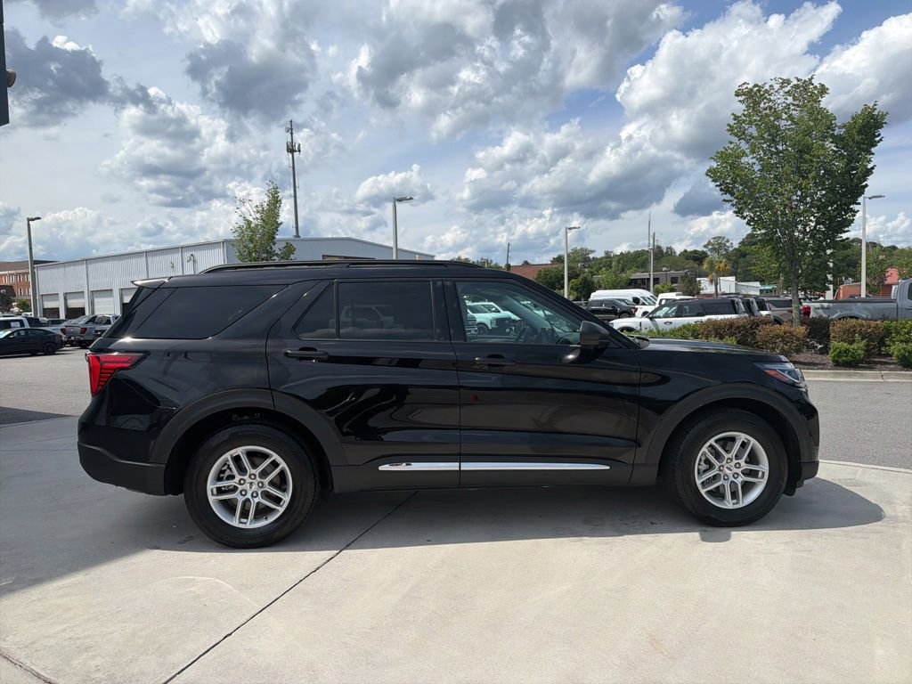 Used 2025 Ford Explorer Active w/ Active Comfort Package RWD image 11
