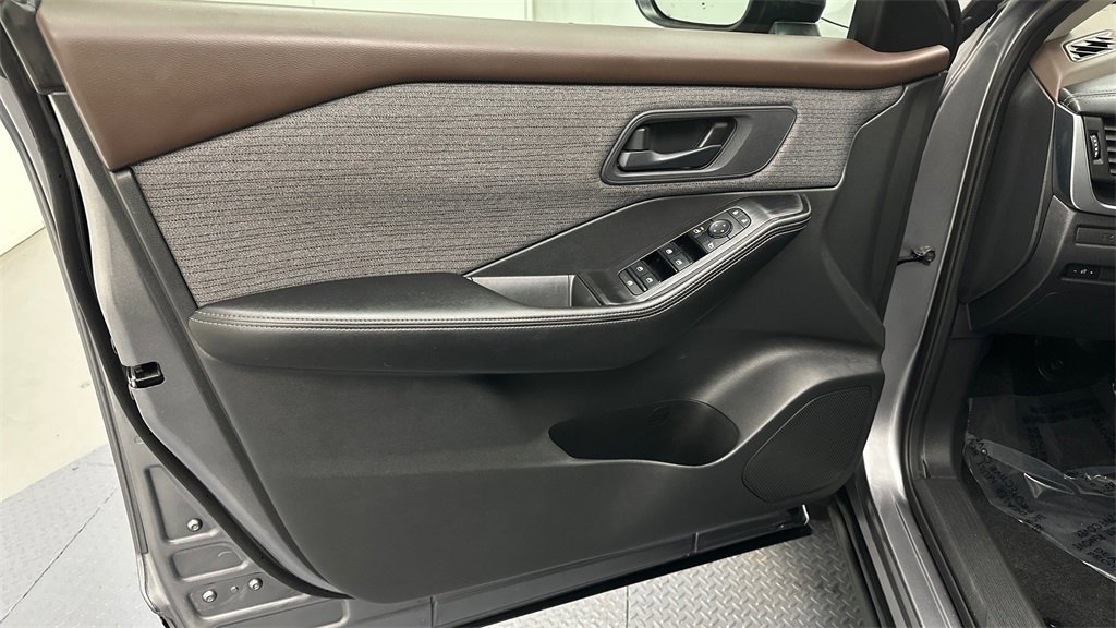 Certified 2021 Nissan Rogue S image 18