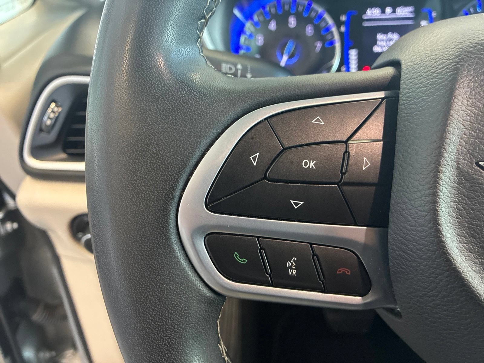 Used 2023 Chrysler Voyager LX FWD image 20