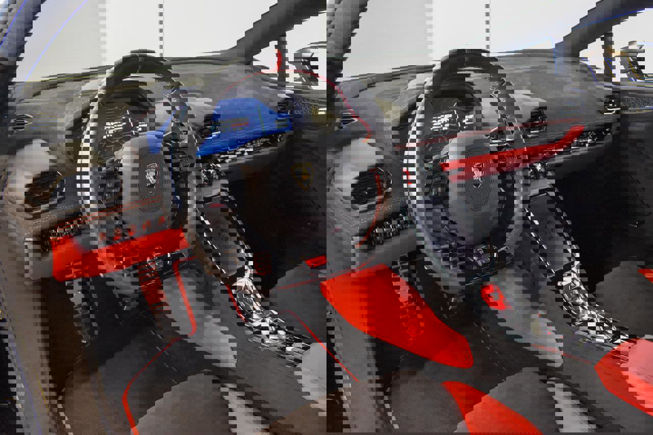 Used 2023 Lamborghini Huracan Tecnica image 2