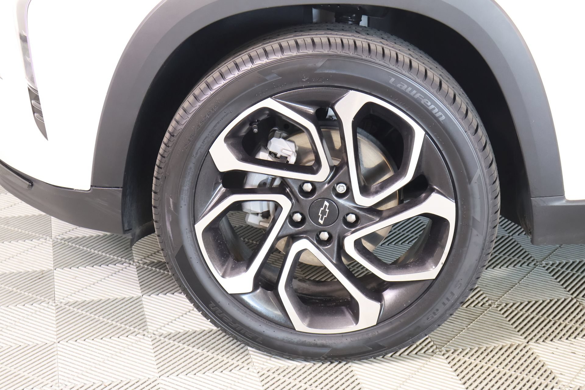 Used 2025 Chevrolet Trax RS w/ Sunroof Package FWD image 18