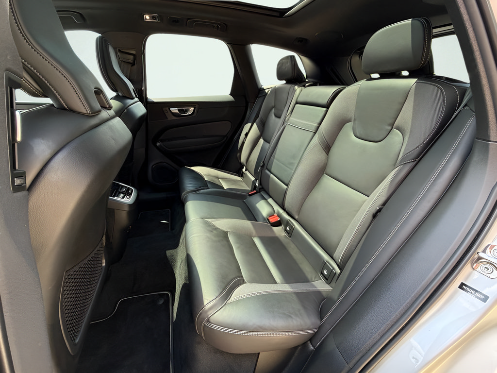 Used 2020 Volvo XC60 T5 R-Design FWD image 22