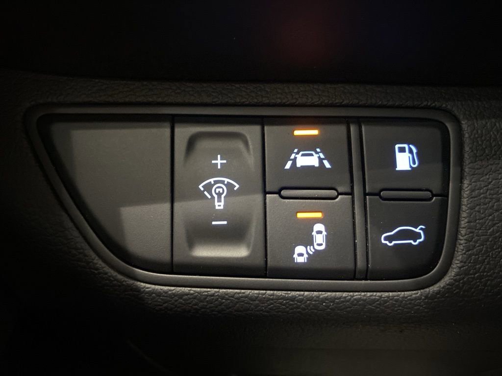 Used 2020 Genesis G70 2.0T image 20