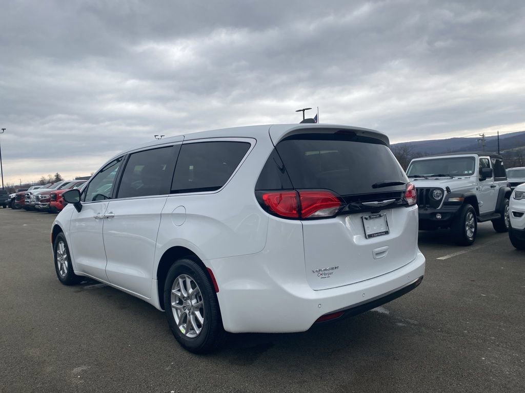 New 2026 Chrysler Voyager LX image 4