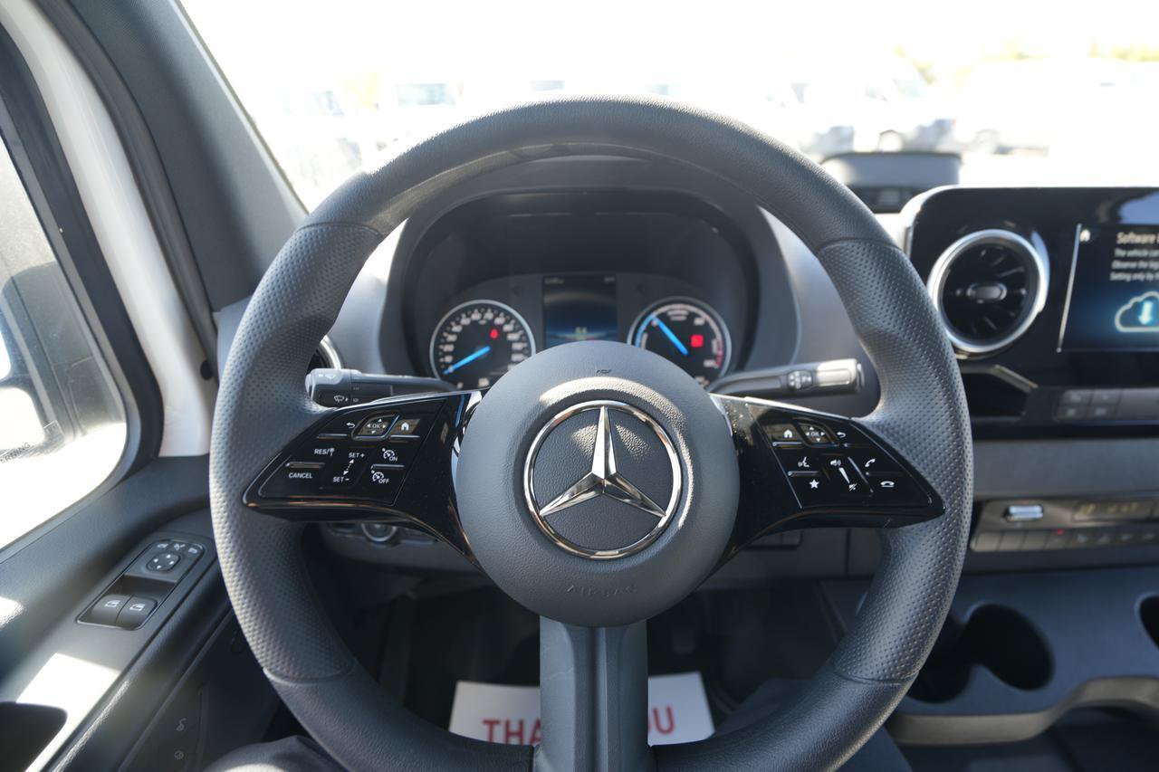New 2025 Mercedes-Benz eSprinter 170 Cargo image 18