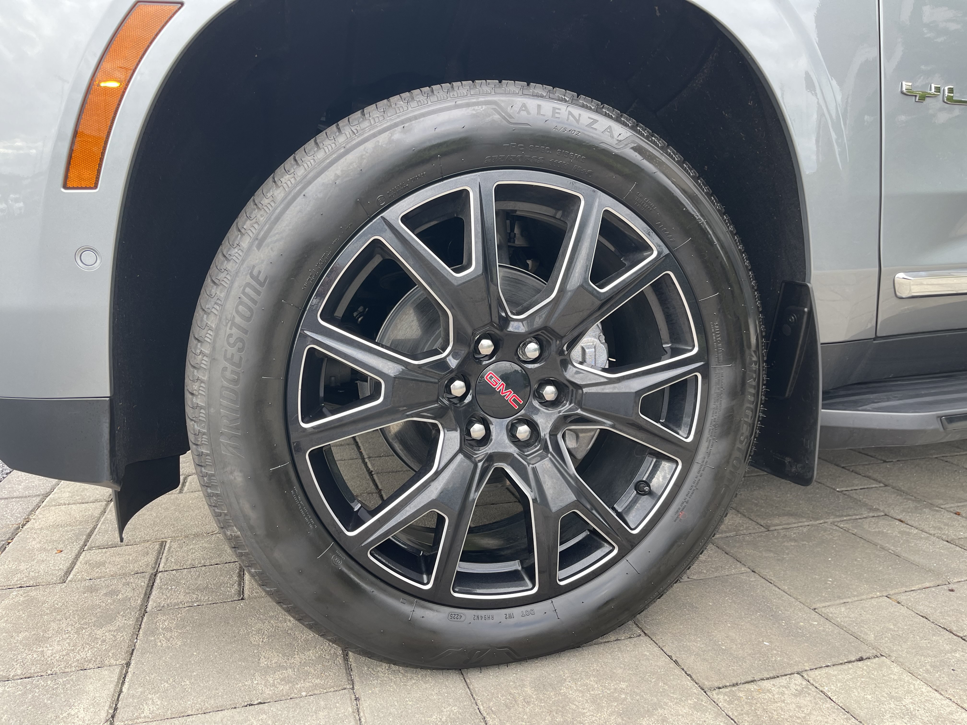 Used 2026 GMC Yukon Elevation w/ Elevation Premium Package AWD/4WD image 4