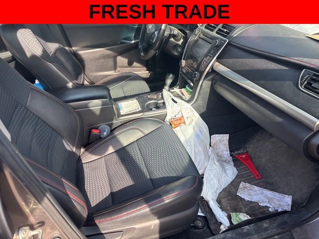 Used 2015 Toyota Camry SE w/ Moonroof Package FWD image 6