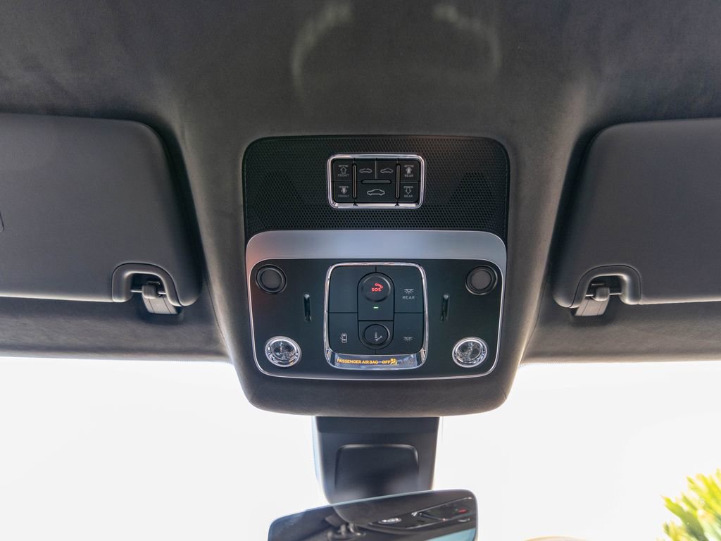 Used 2025 Bentley Flying Spur Plug-In Hybrid AWD/4WD image 32