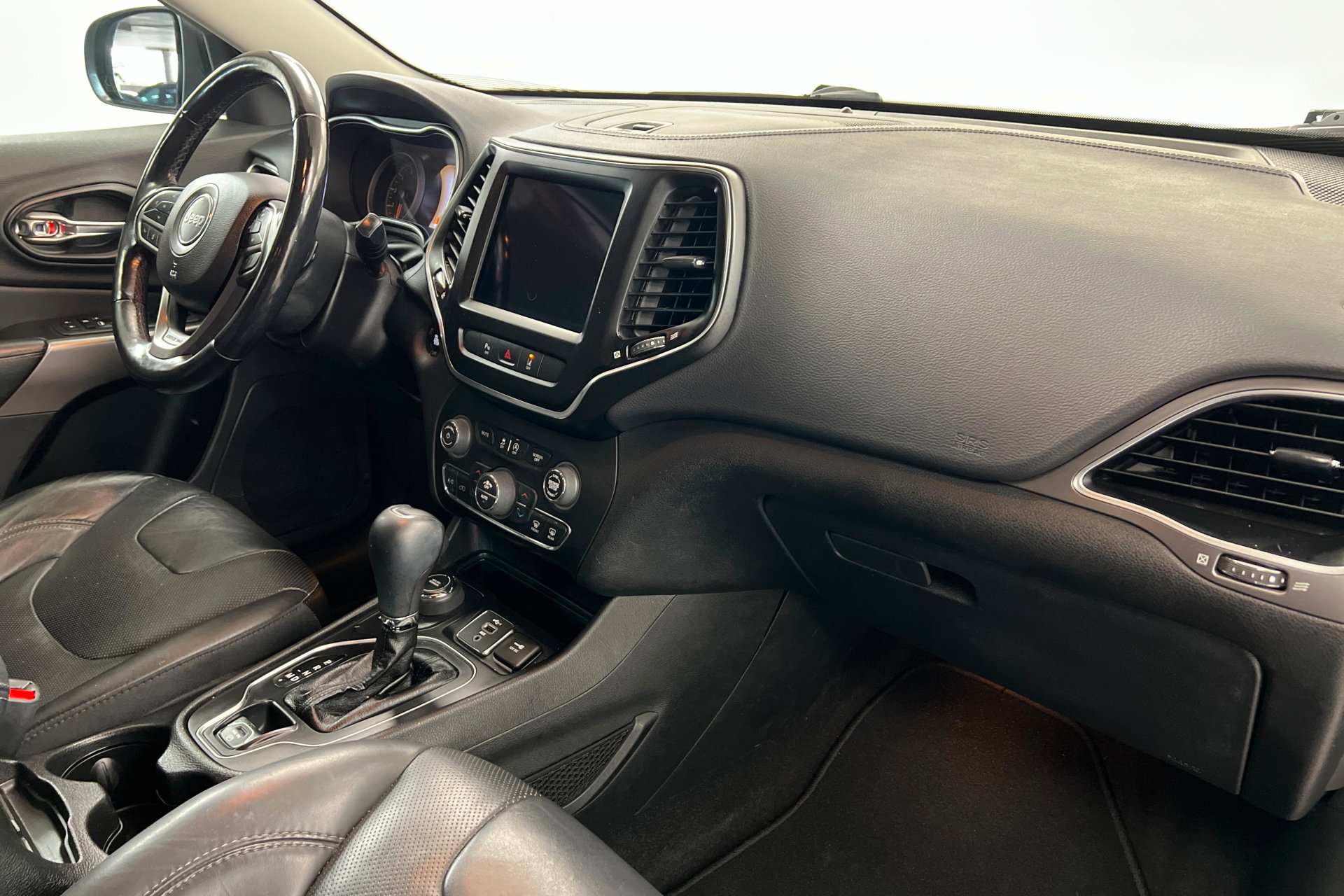 Used 2021 Jeep Cherokee Latitude Lux w/ Comfort/Convenience Group image 25