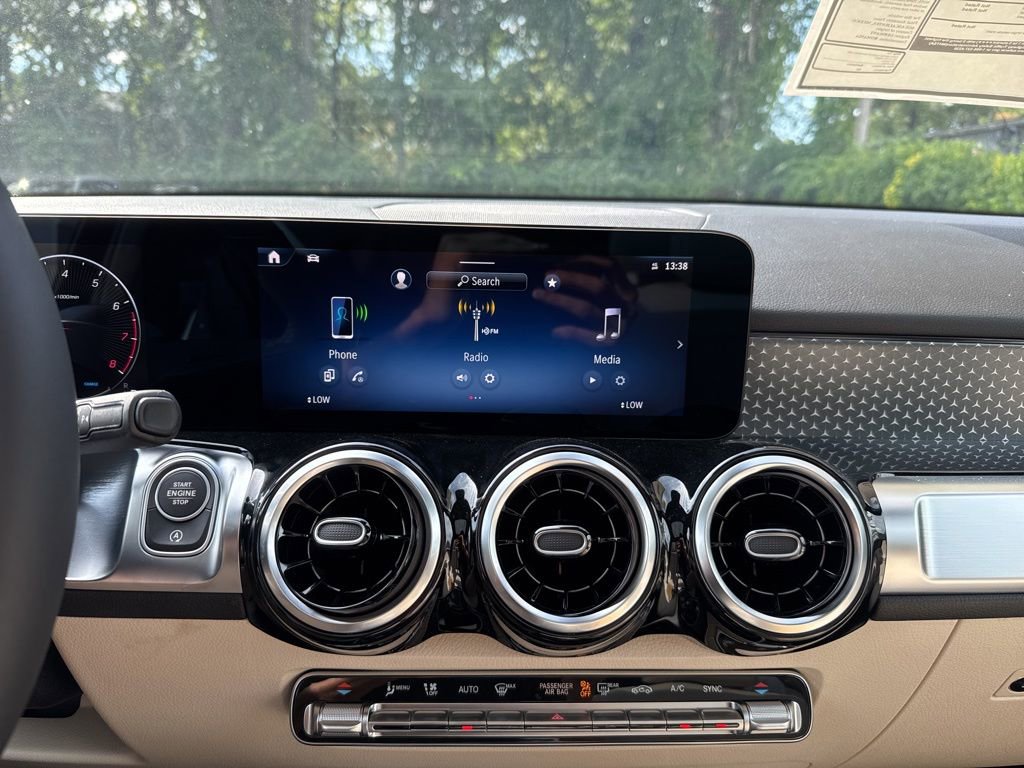 New 2026 Mercedes-Benz GLB 250 4MATIC image 32