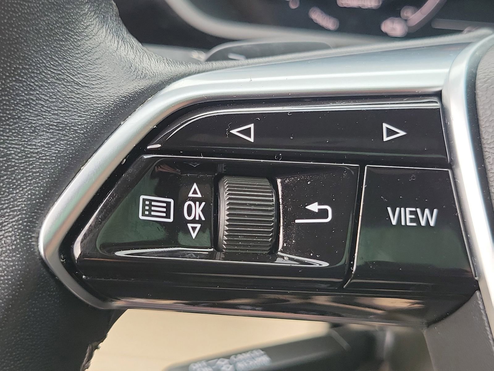 Used 2024 Audi Q8 e-tron Premium Plus w/ Premium Plus Package image 32