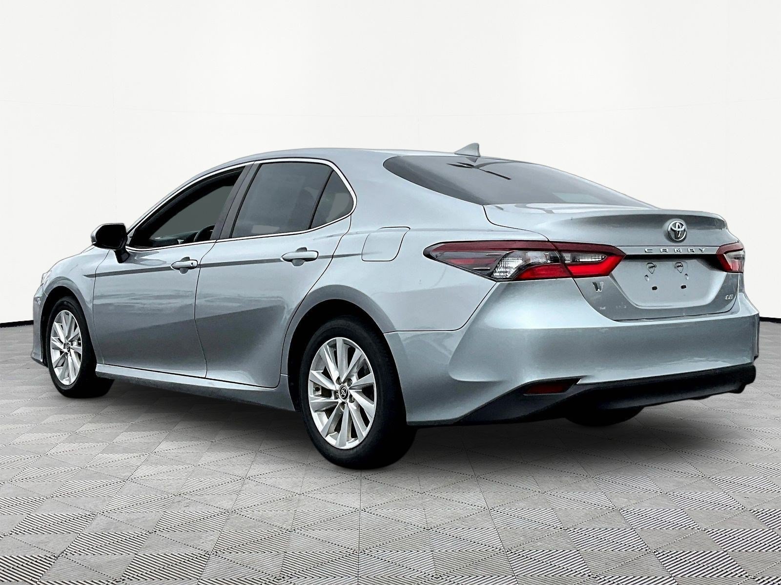 Used 2024 Toyota Camry LE FWD image 4