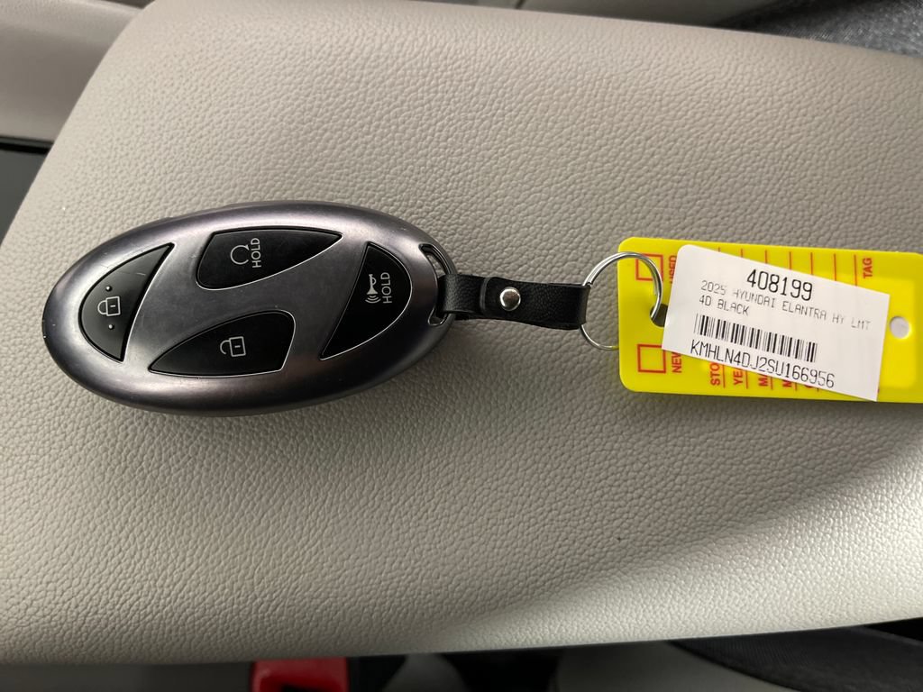 Certified 2025 Hyundai Elantra Limited FWD image 27