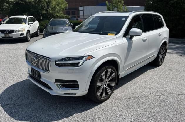 Used 2024 Volvo XC90 B6 Ultimate w/ Protection Package Premier AWD/4WD image 2