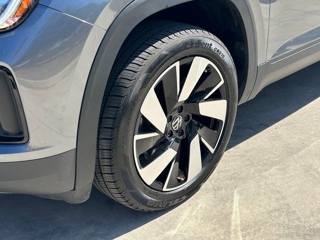 Used 2025 Volkswagen Atlas Cross Sport SE image 9