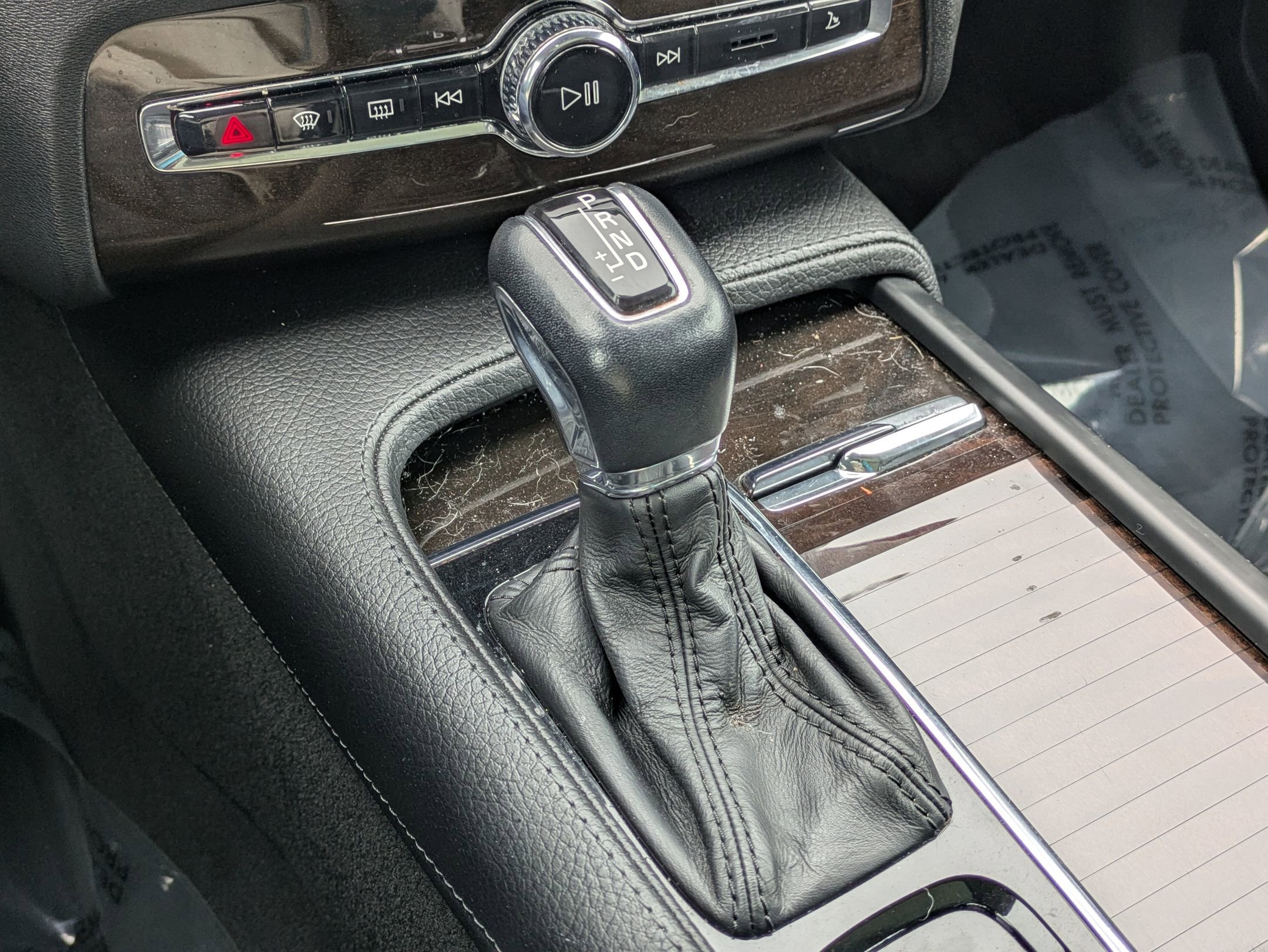 Used 2018 Volvo XC90 T6 Momentum w/ Convenience Package image 16