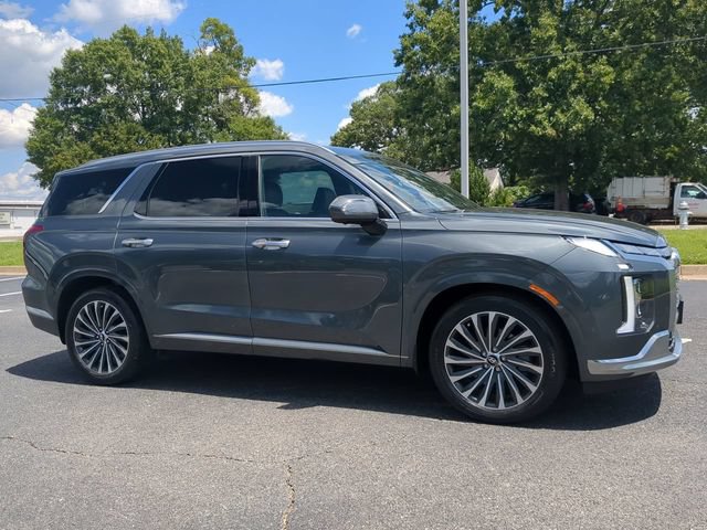 Used 2024 Hyundai Palisade Calligraphy FWD image 2