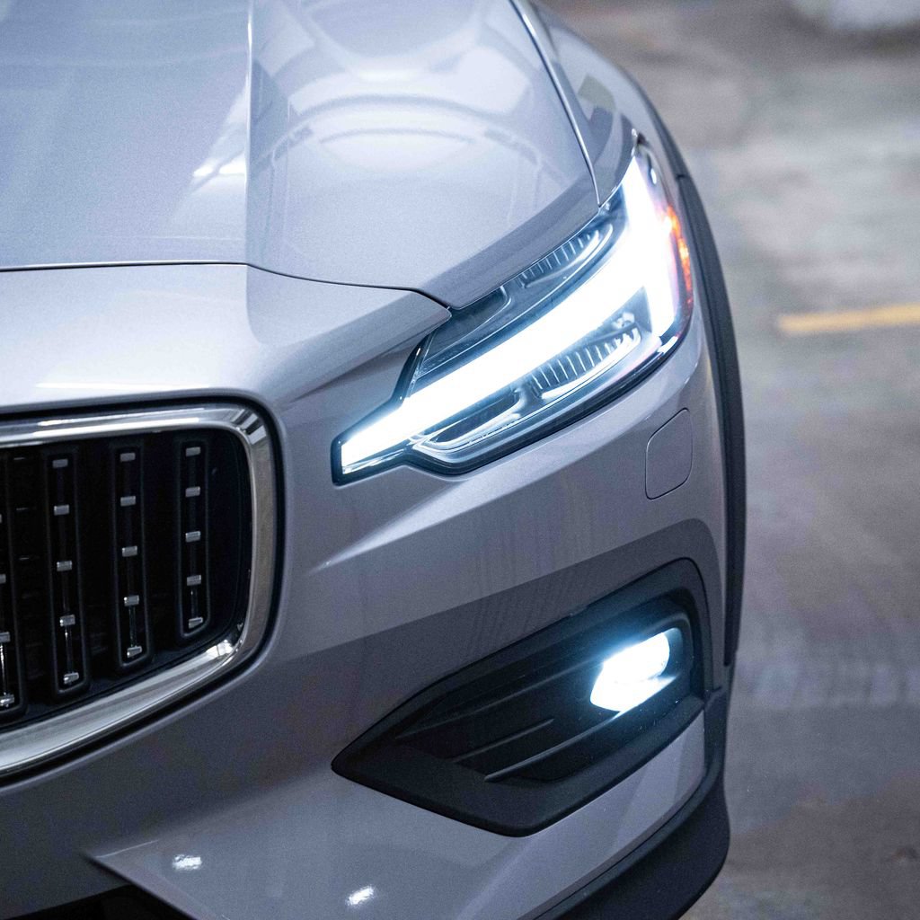 New 2026 Volvo V60 B5 Cross Country Plus w/ Climate Package AWD/4WD image 3
