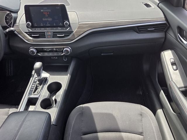 Used 2025 Nissan Altima 2.5 SV FWD image 16