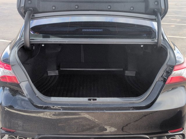 Used 2018 Toyota Camry XSE image 6