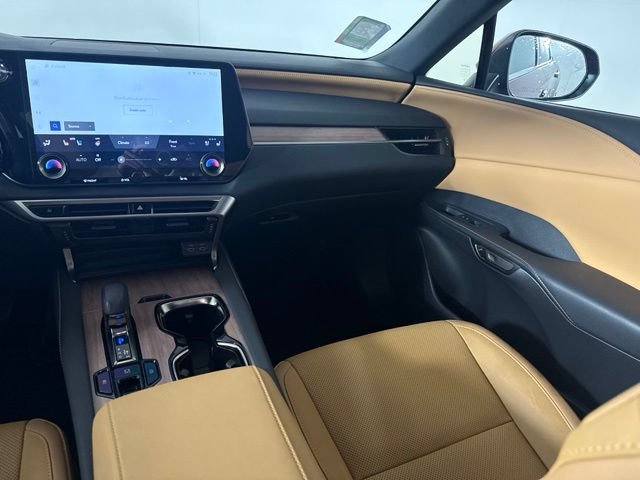 Used 2025 Lexus RX 350 Premium w/ Accessory Package (Z1) FWD image 33