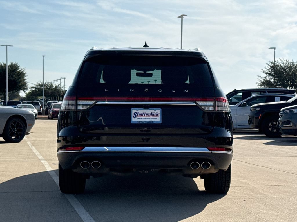 Used 2023 Lincoln Aviator AWD w/ Premium Package image 7