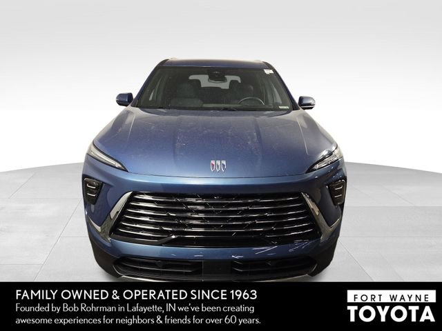 Used 2025 Buick Enclave Preferred w/ Power Package image 3