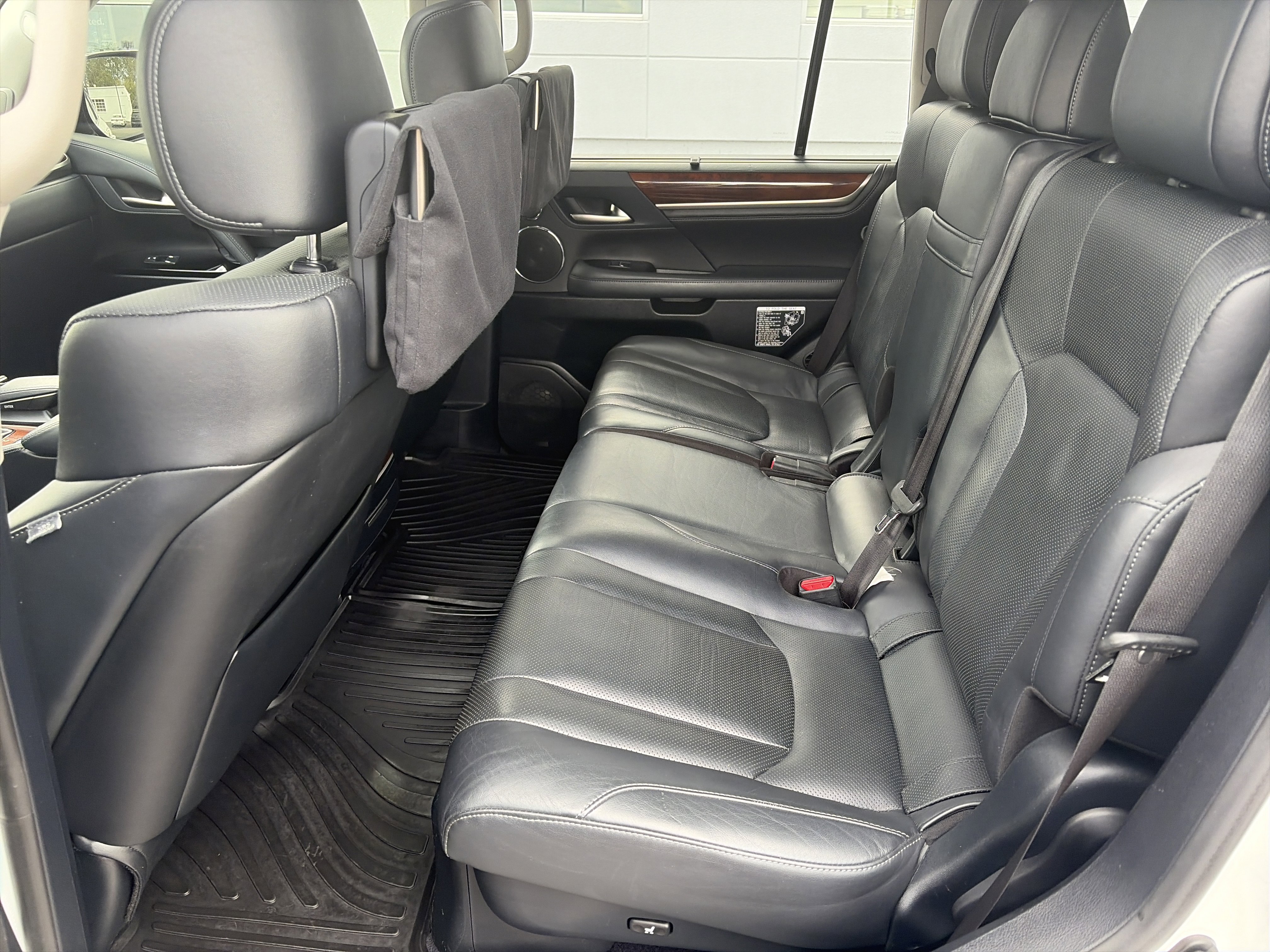 Used 2016 Lexus LX 570 4WD w/ Luxury Package image 27