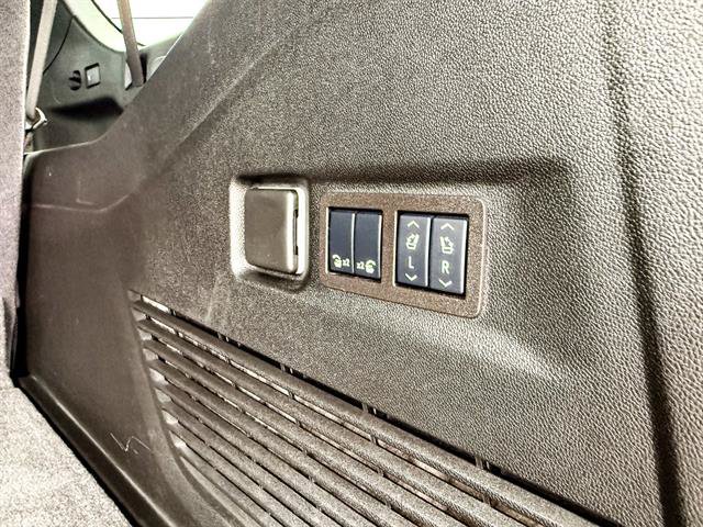 Used 2025 Chevrolet Suburban High Country AWD/4WD image 43