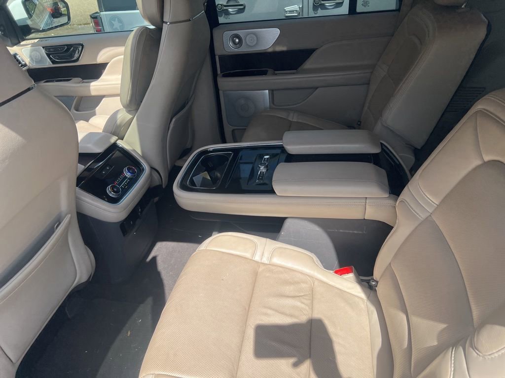 Used 2020 Lincoln Navigator L Reserve w/ Equipment Group 208A Reserve AWD/4WD image 4