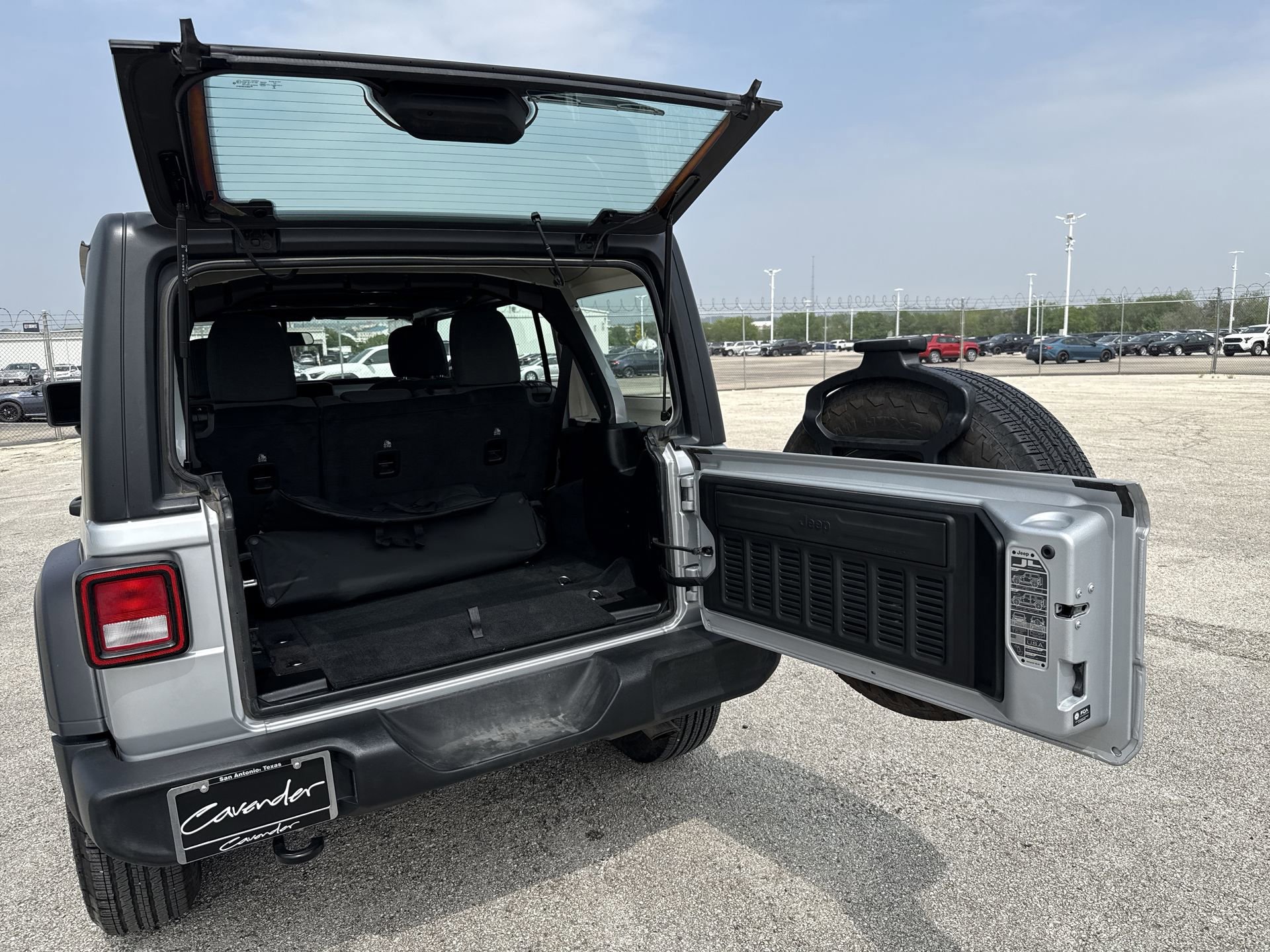 Used 2024 Jeep Wrangler Sport AWD/4WD image 20