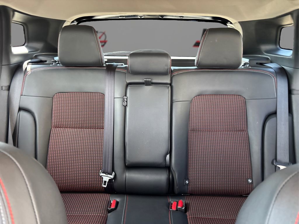Used 2025 Nissan Kicks SR image 17