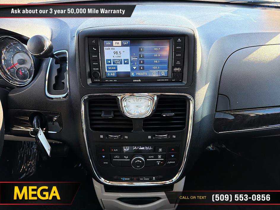 Used 2011 Chrysler Town & Country Touring FWD image 18