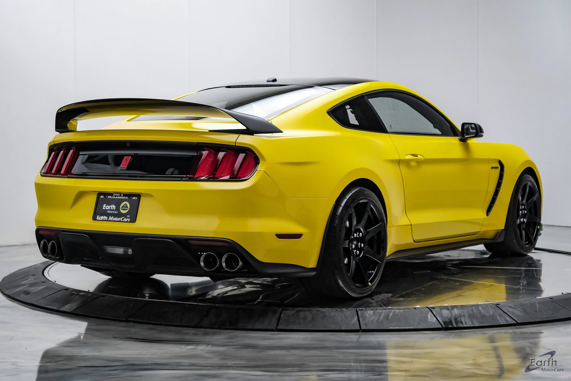 Used 2017 Ford Mustang Shelby GT350R w/ GT350R Equipment Group 920A RWD image 17