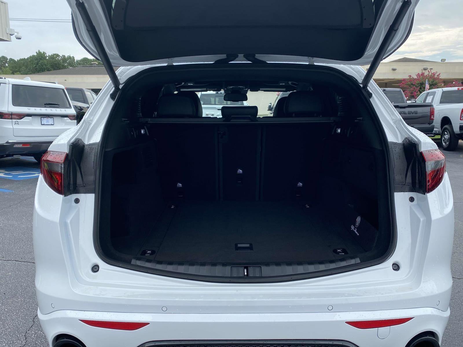 Used 2022 Alfa Romeo Stelvio Veloce image 39