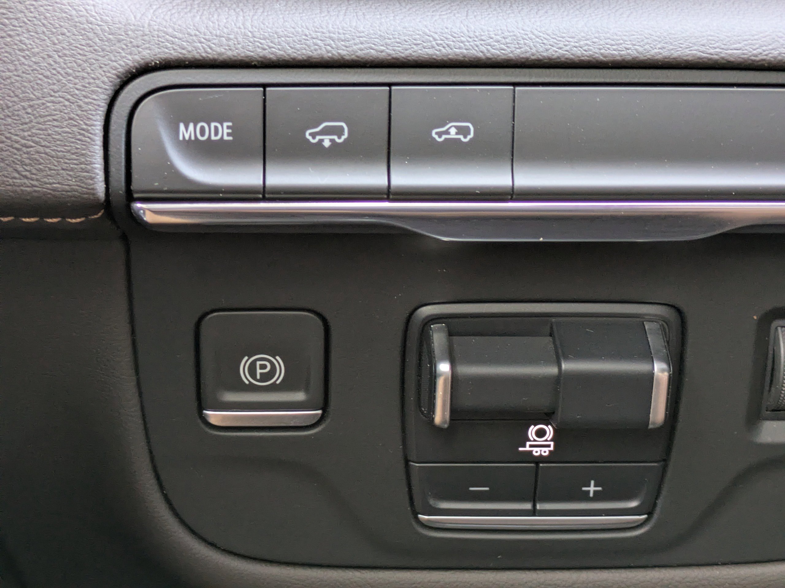 Used 2021 Cadillac Escalade ESV Premium Luxury w/ Driver Assist Tech Package image 24