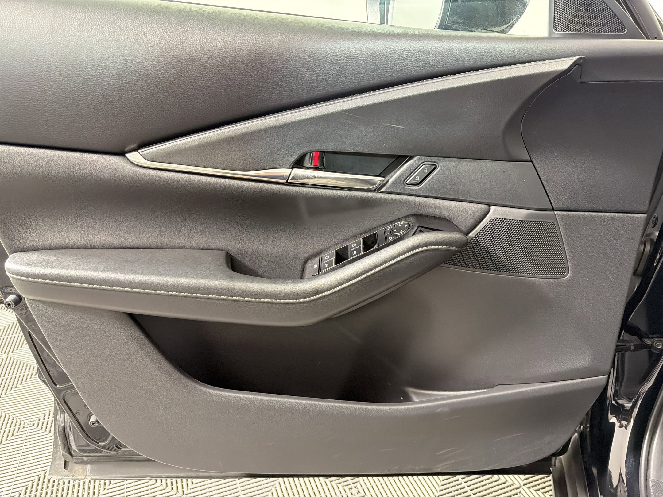 Used 2025 MAZDA CX-30 AWD 2.5 S w/ Preferred Package image 21