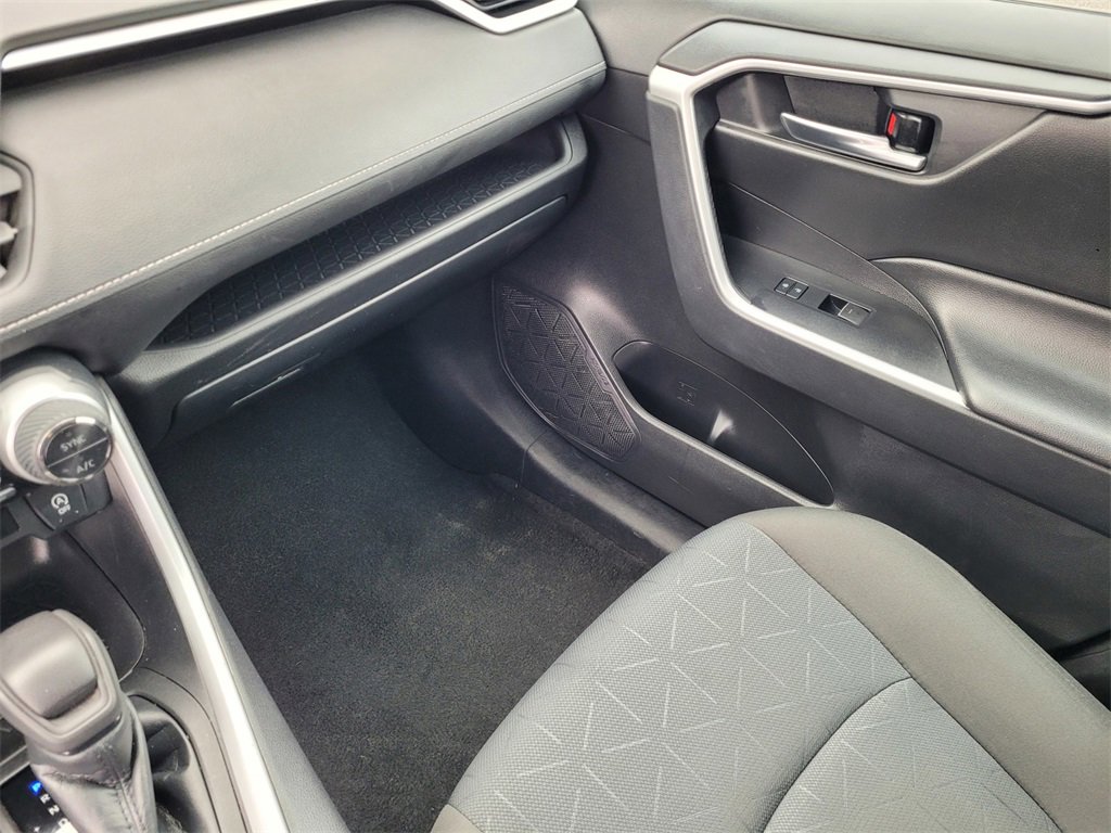 Used 2022 Toyota RAV4 XLE image 13