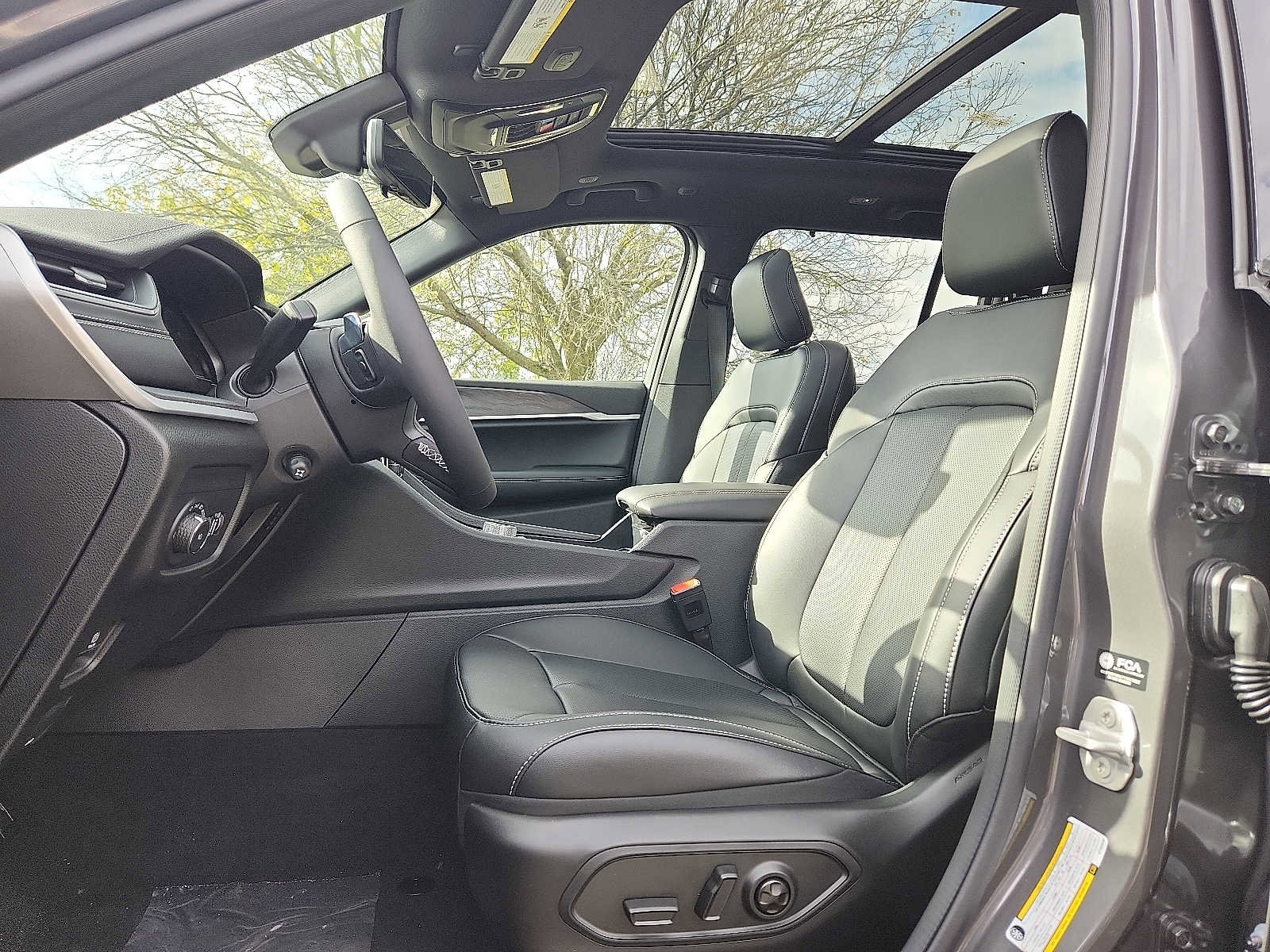 New 2025 Jeep Grand Cherokee Limited image 10