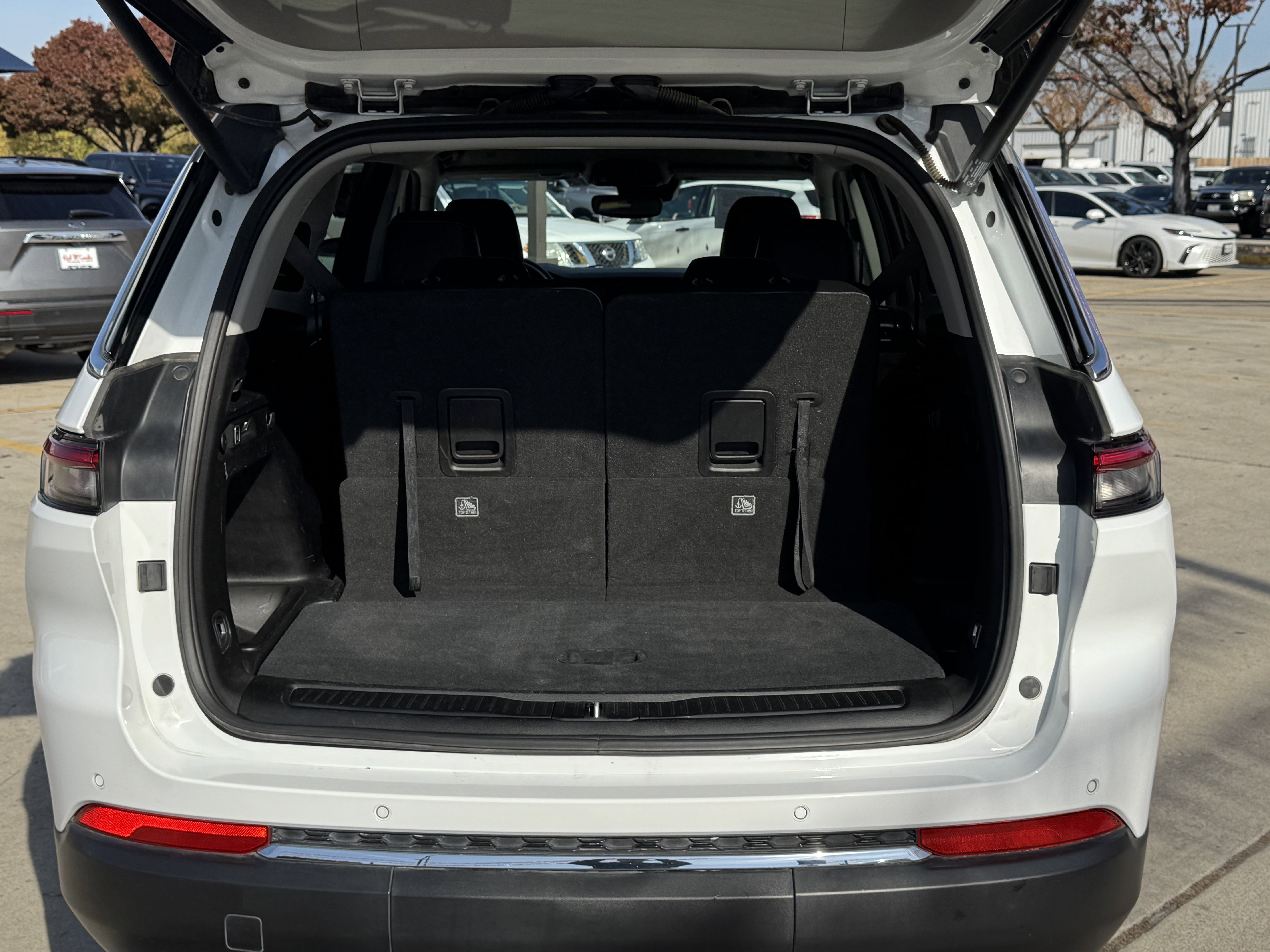 Used 2023 Jeep Grand Cherokee L Limited image 9