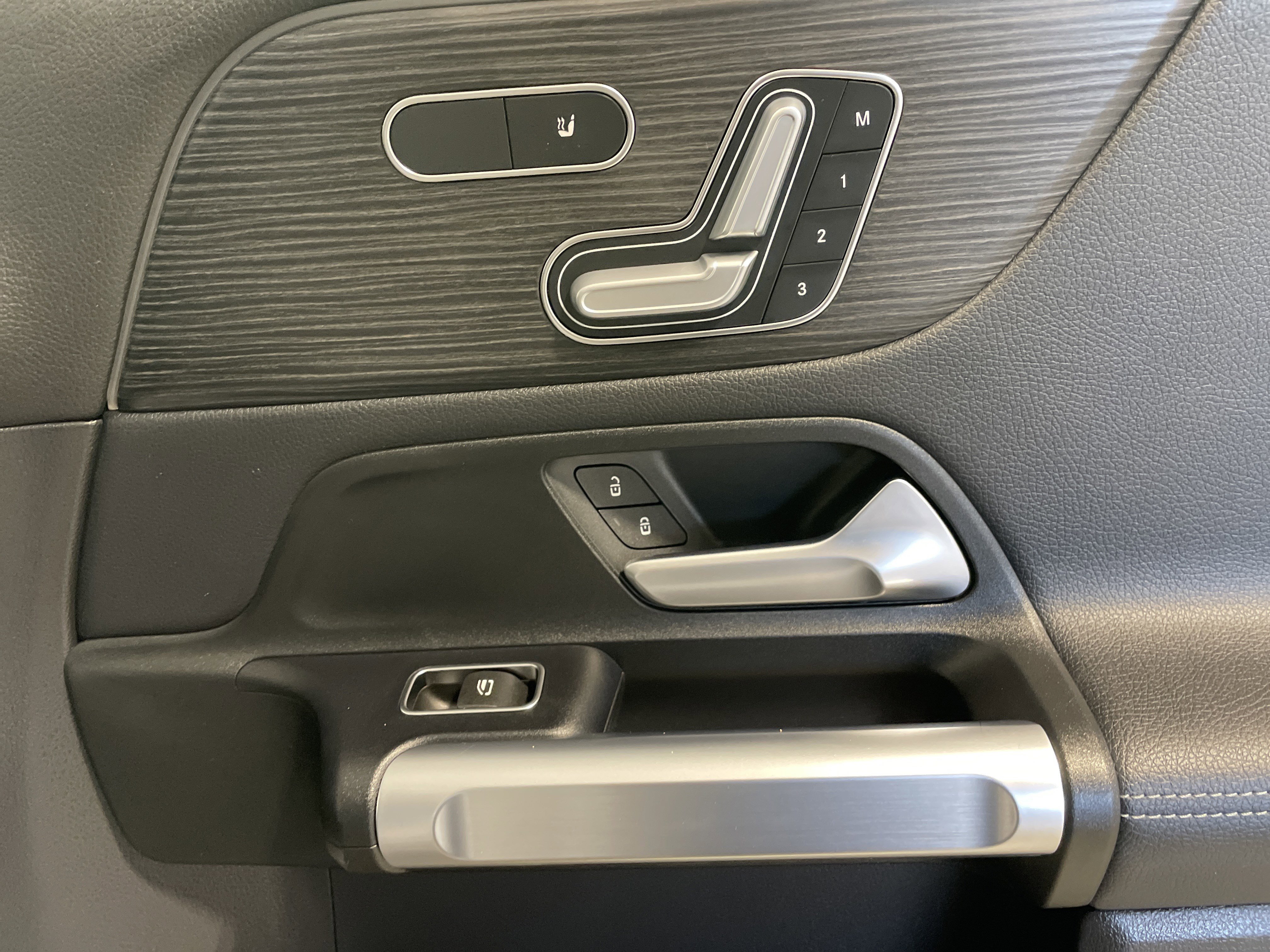 Used 2023 Mercedes-Benz EQB 350 4MATIC SUV w/ Pinnacle Package image 9