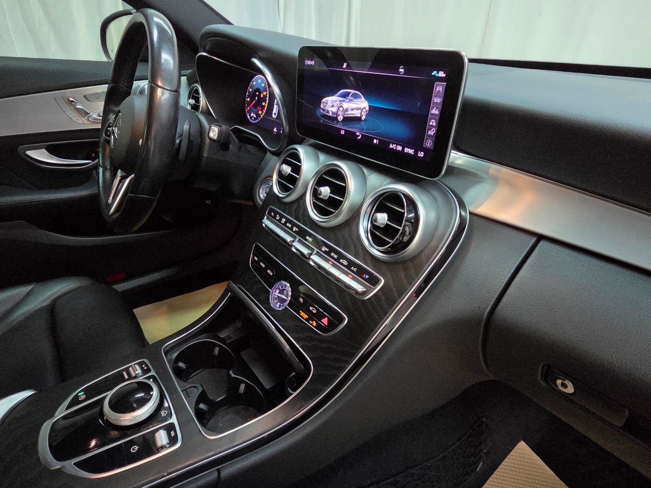 Used 2020 Mercedes-Benz C 300 4MATIC Sedan image 24