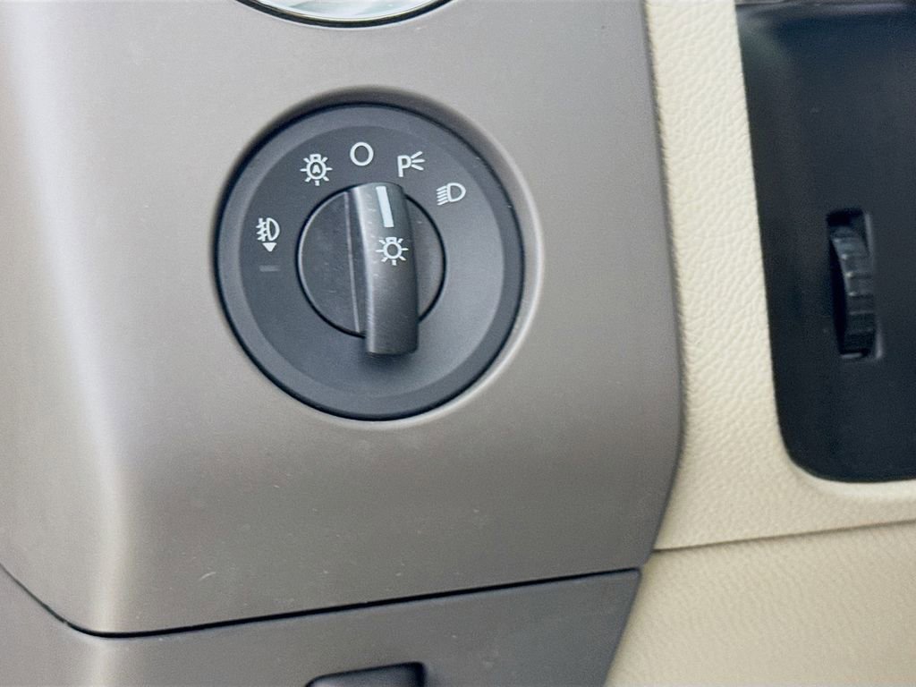 Used 2014 Ford Expedition XLT RWD image 11